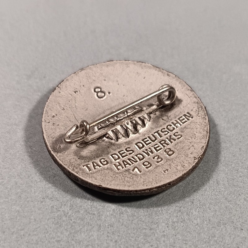 ALLEMAGNE INSIGNE DE JOURNEE DE L'ARTISANAT TAG DES DEUTSCHEN HANDWERKS 1938 FABRICATION SECONDE GUERRE