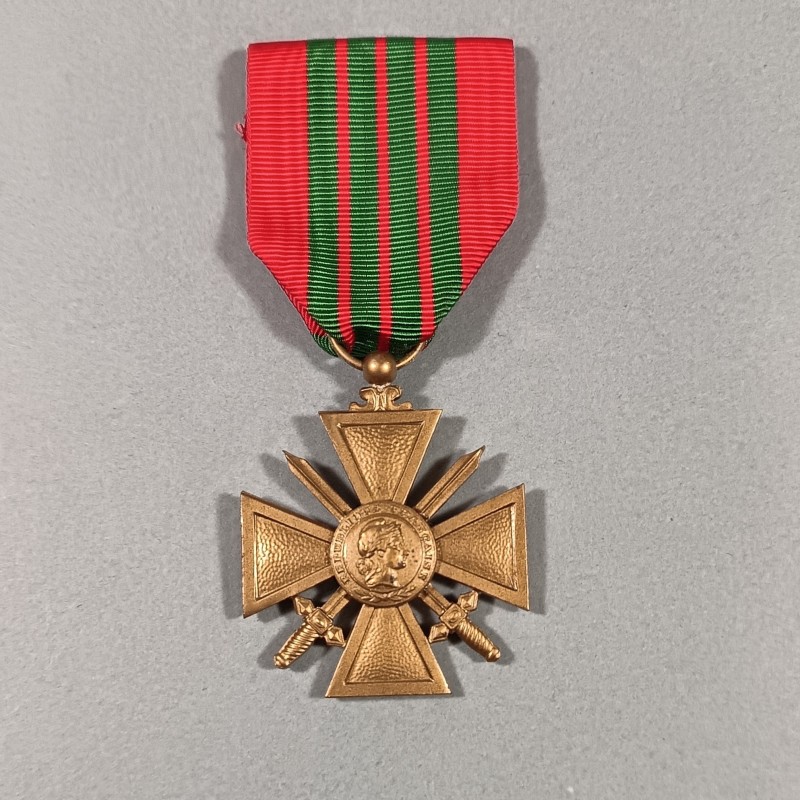 FRANCE MEDAILLE CROIX DE LA SECONDE GUERRE 1939 - 1945 DATEE AU DOS 1939