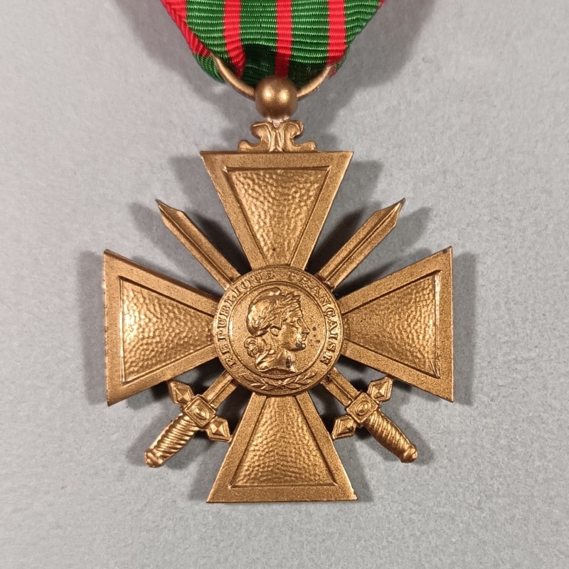 FRANCE MEDAILLE CROIX DE LA SECONDE GUERRE 1939 - 1945 DATEE AU DOS 1939