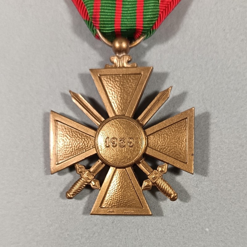 FRANCE MEDAILLE CROIX DE LA SECONDE GUERRE 1939 - 1945 DATEE AU DOS 1939