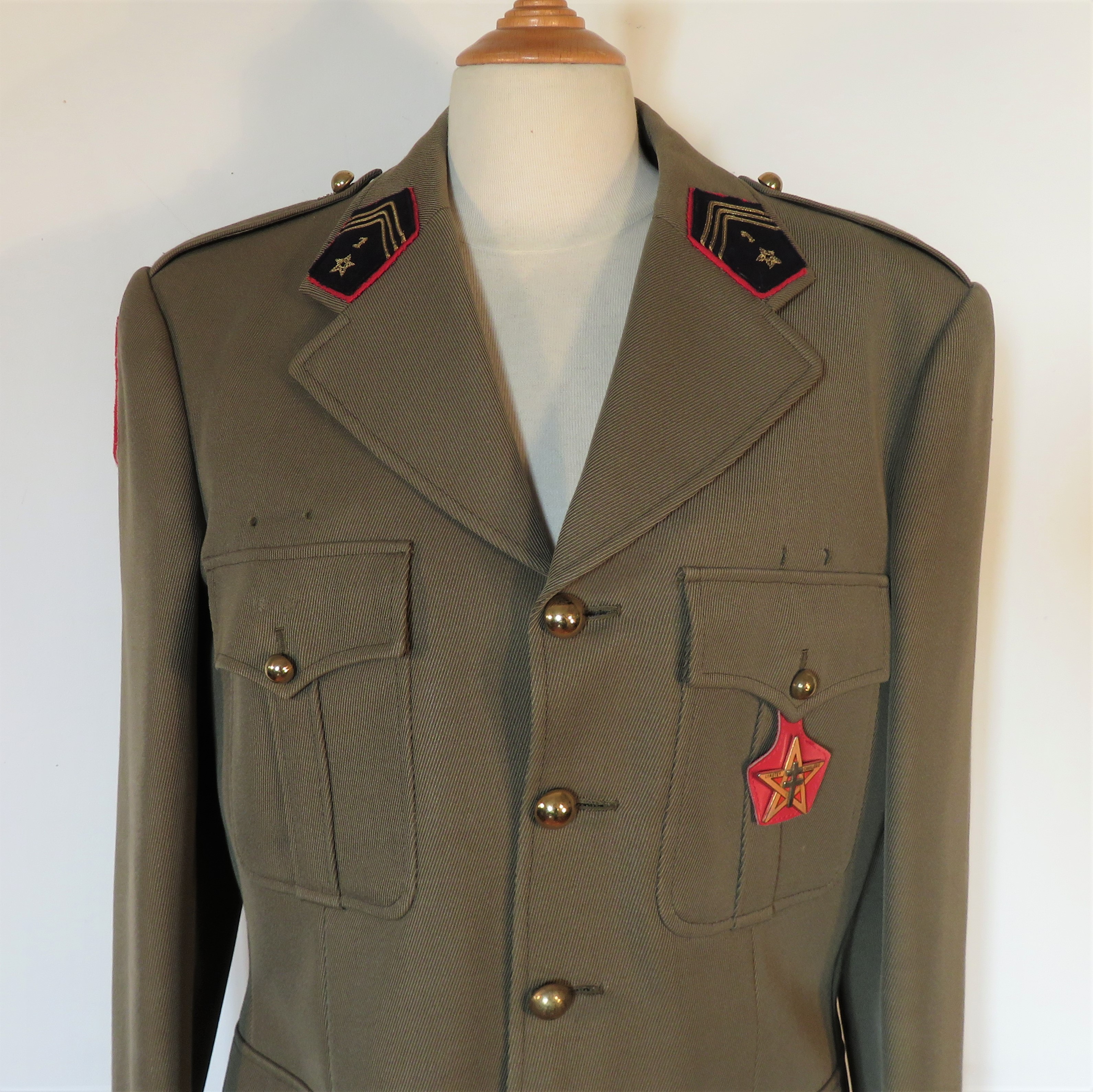 TENUE UNIFORME DU 1 Er REGIMENT DE SPAHIS 6 me DLB VESTE ET PANTALON tenue-uniforme-du-1-er-regiment-de-spahis-6-me-dlb-veste-et-pantalon