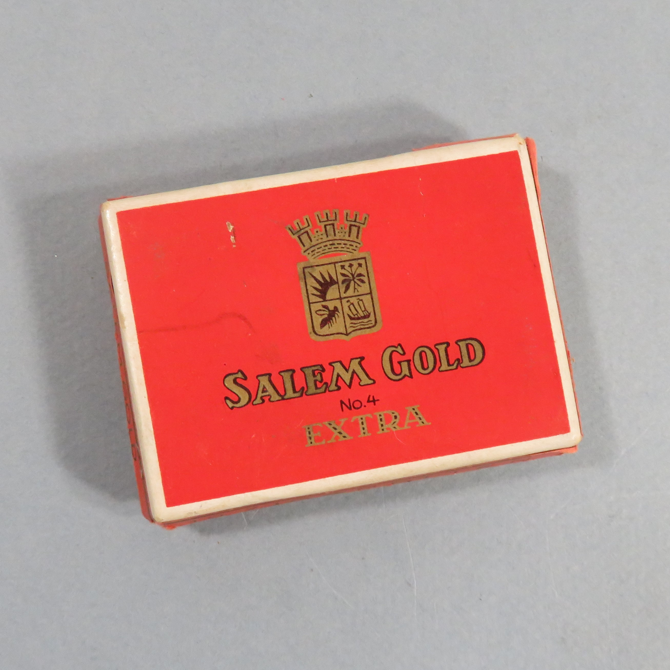 PAQUET VIDE DE 10 CIGARETTES ALLEMANDES DE LA MARQUE SALEM GOLD N°4 TAXE  ABSENTE