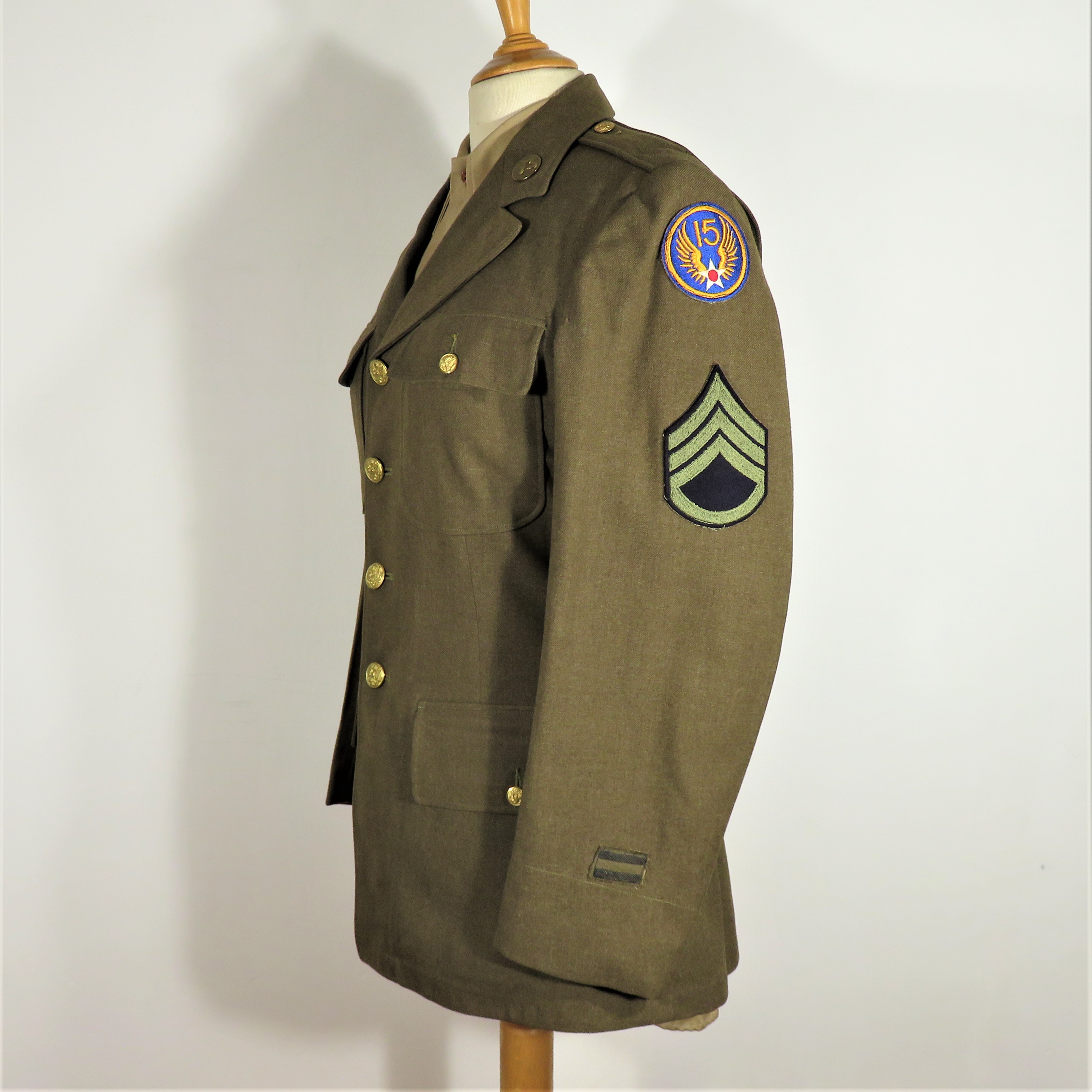 VAREUSE VESTE US MODELE 39 STAFF SERGENT 15TH USAAF BOMBARDEMENT AVIATION ARMY AIR FORCE INSIGNE 
