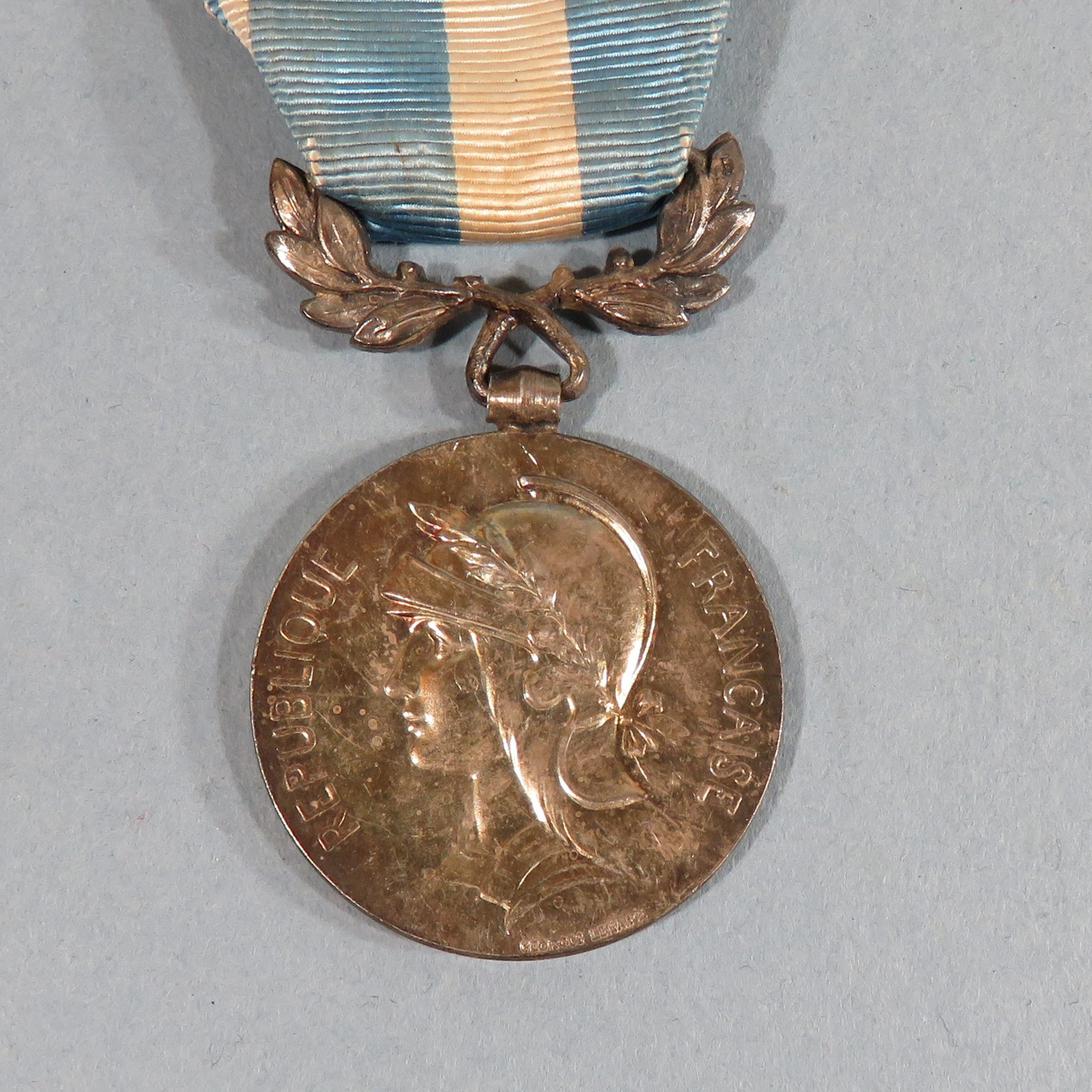 Médaille de baptême Colombes de Ravenne - Or jaune - Arthus Bertrand Médaille de baptême Colombes de Ravenne - Or jaune - Arthus Bertrand