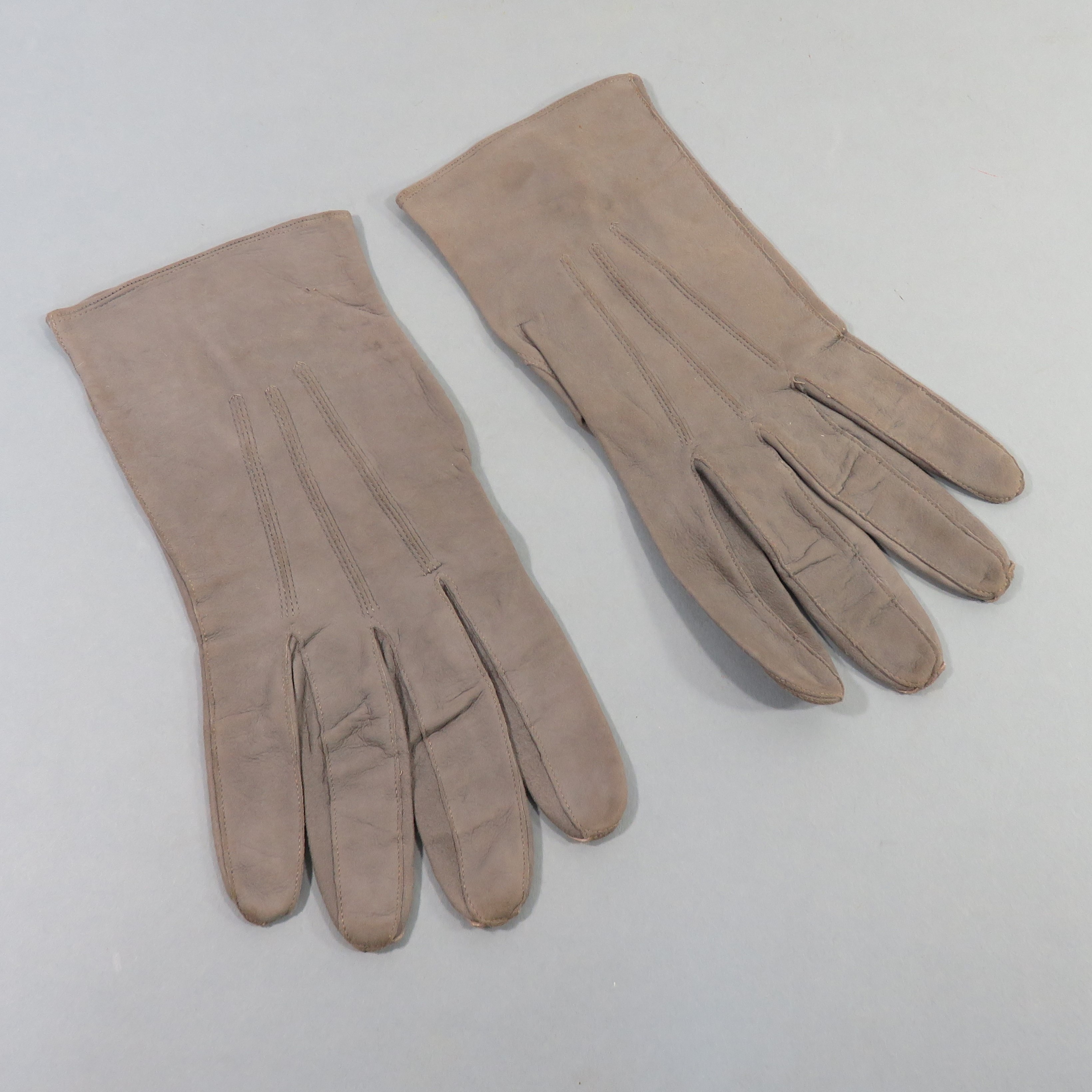 RARE Paire De Gants En Cuir Pour Poupée Ancienne - 19e Siècle - Accessoire Collection