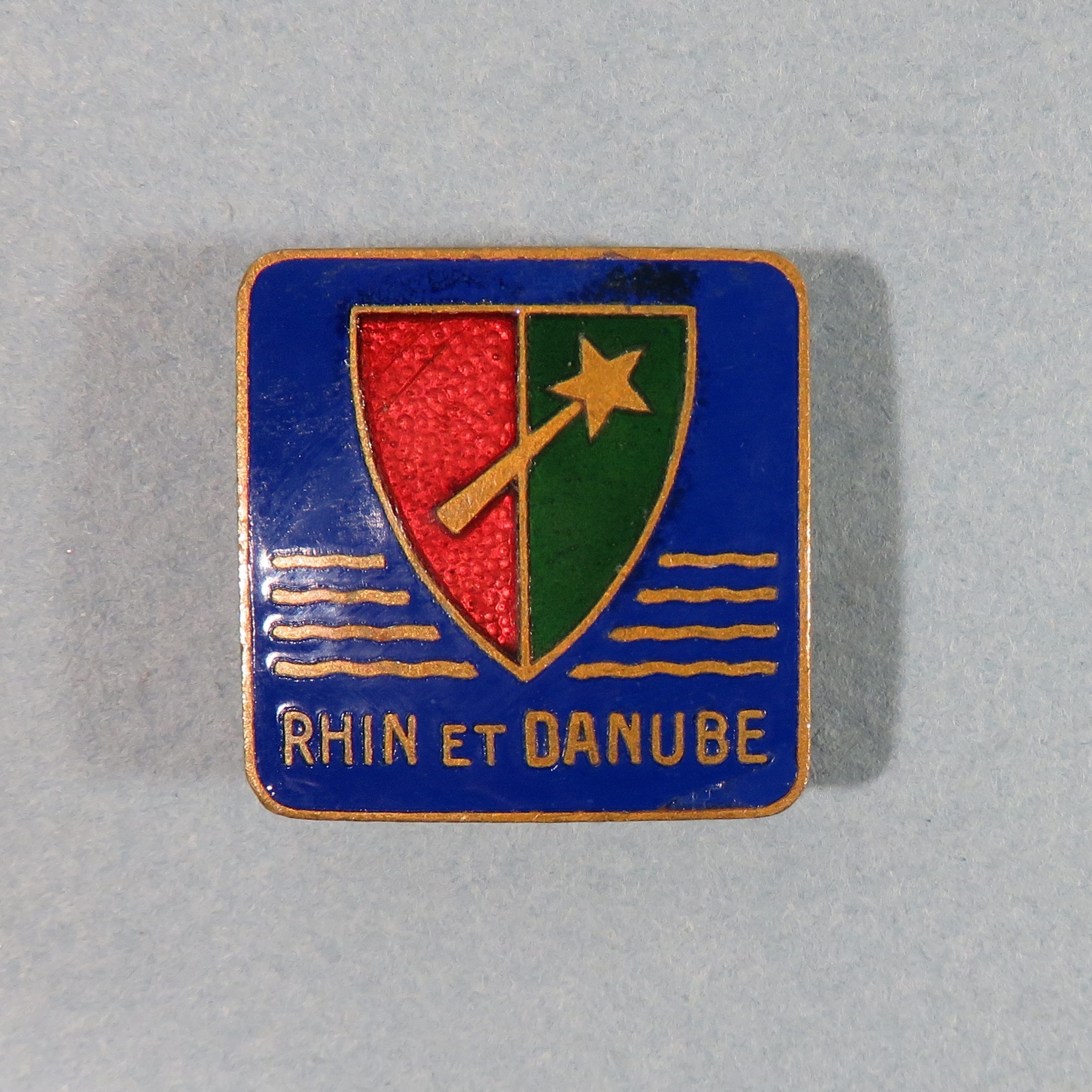 Très rare grand insigne émaillé support arsenal minuscule canon argent