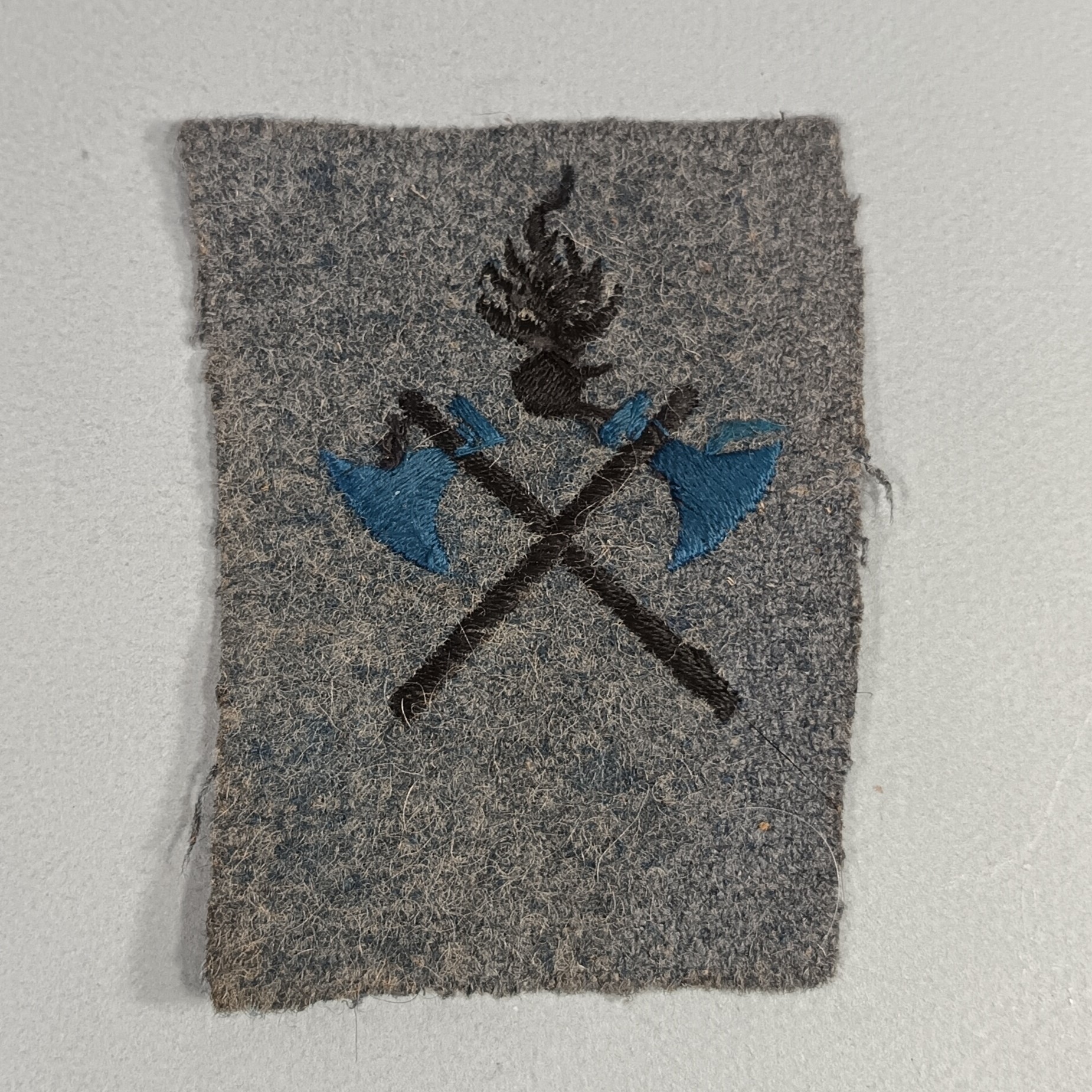 Insigne Brodé Cannetille Argent Trésor Aux Armées - WWI WWII, Original Français