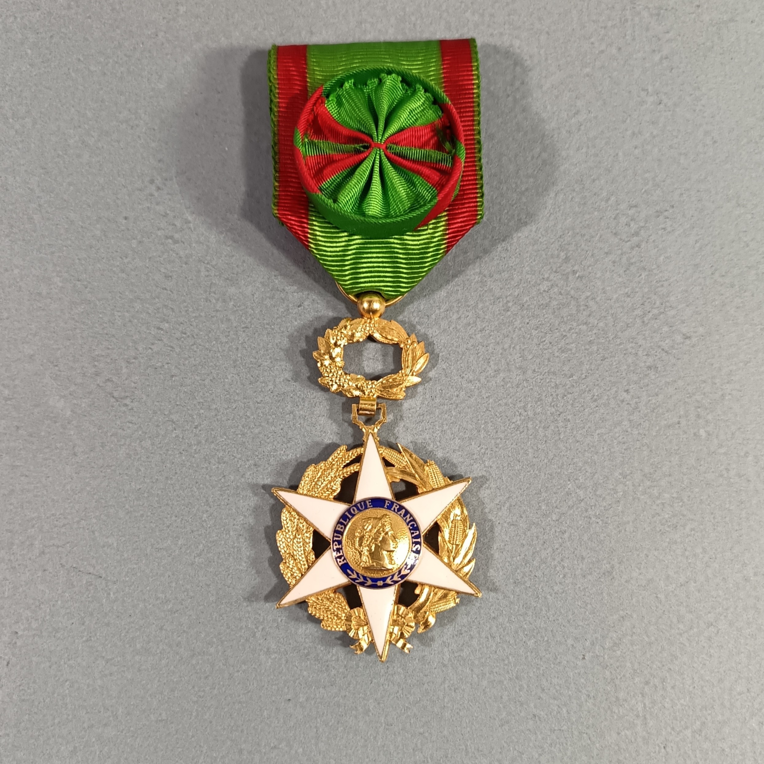 Médaille Baptême Vierge Jeune Arthus Bertrand Joaillerie Bollot Médaille Baptême Vierge Jeune Arthus Bertrand Joaillerie Bollot