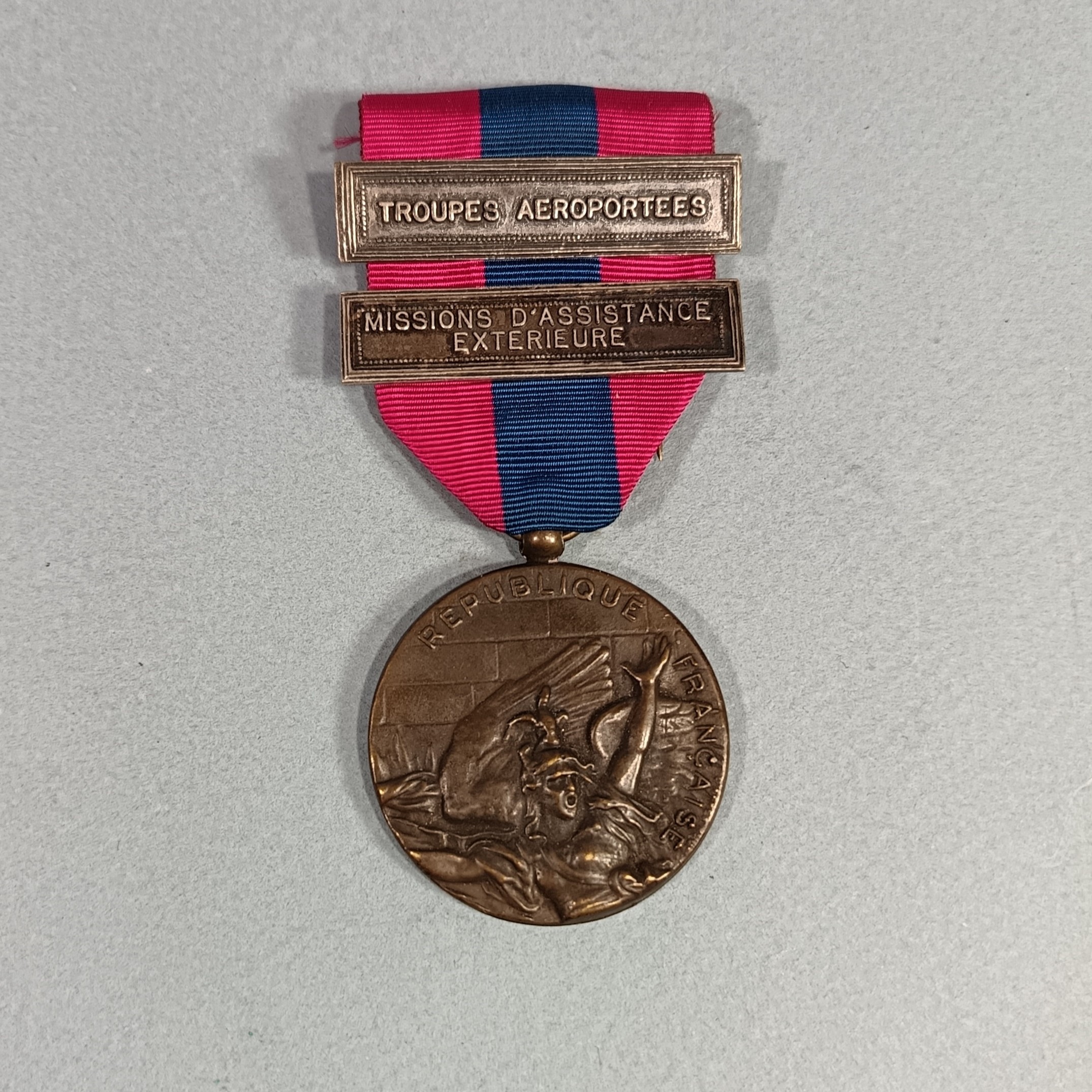 France: Legion Etrangere,2° Régiment Etranger d'Infanterie, insignia